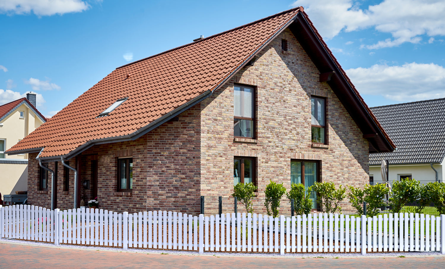 Vorgartenzaun PVC Bogen oben Haus